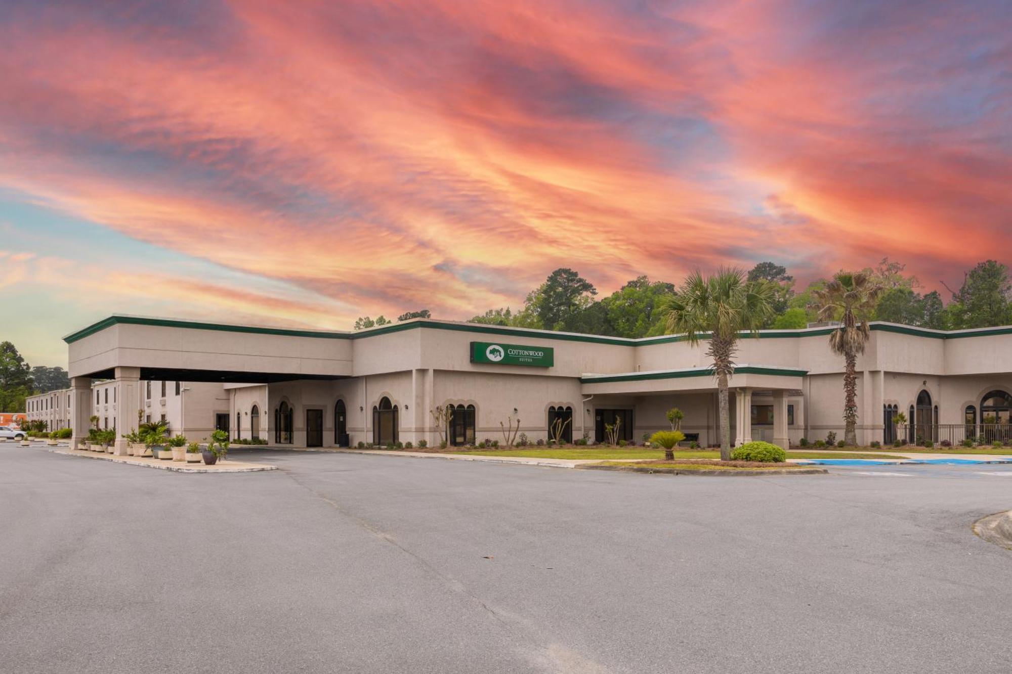 Cottonwood Suites Savannah Hotel & Conference Center Pooler Exteriér fotografie